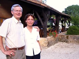 Domaine de Gavaudun - cottages in top class Dordogne holiday park - welcome by the owners