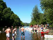 Canoe-kayak activities close to Domaine de Gavaudun cottages resort and holiday park in Dordogne Lot