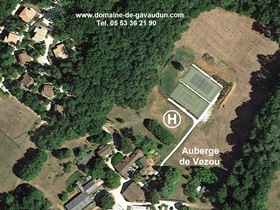 Helicopter in Dordogne-Lot - Auberge de Vezou - Gavaudun vacation resort - swimming pool, bar and tennis